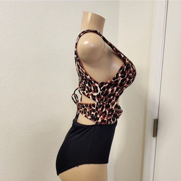 BRAND NEW MOONSTRUCK ONE PIECE WOMEN'S SWIMSUITS - Picture 9 of 15